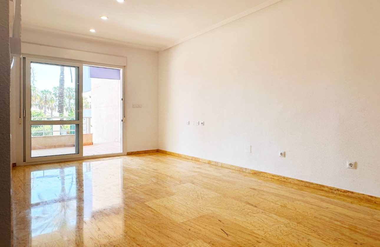 156126_lg APARTAMENT NA PARTERZE Z PRYWATNĄ PRZESTRZENIĄ ZEWNĘTRZNĄ, 500 M OD MORZA W AGUAMARINA, CABO ROIG