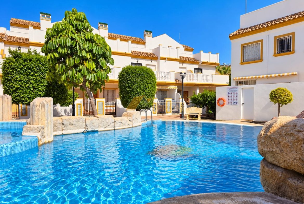 PRZYTULNY DOM SZEREGOWY Z WIDOKIEM NA MORZE W CABO ROIG
