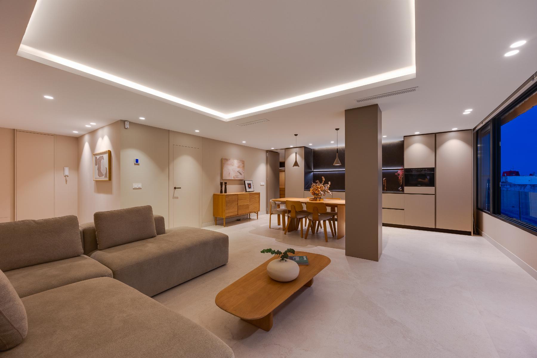ODNOWIONY APARTAMENT PRZY PLAŻY Z WIDOKIEM NA MORZE W TORREVIEJA ACEQUION