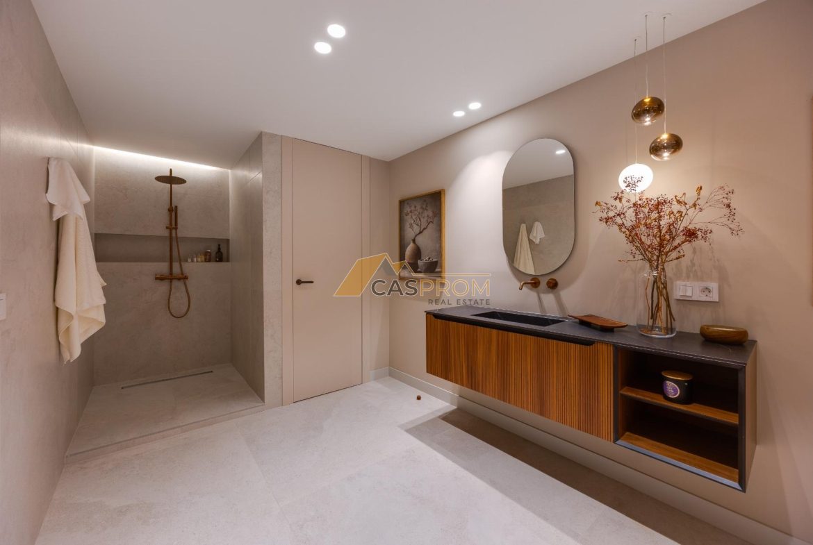 ODNOWIONY APARTAMENT PRZY PLAŻY Z WIDOKIEM NA MORZE W TORREVIEJA ACEQUION