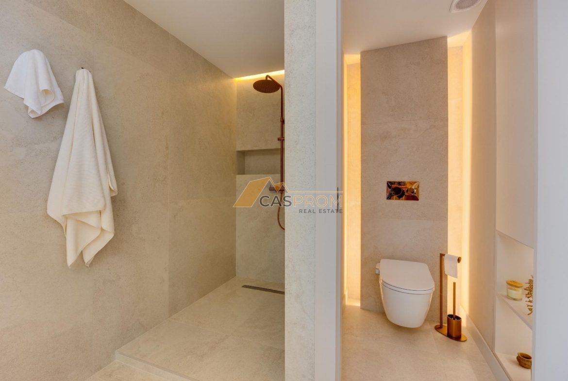 ODNOWIONY APARTAMENT PRZY PLAŻY Z WIDOKIEM NA MORZE W TORREVIEJA ACEQUION