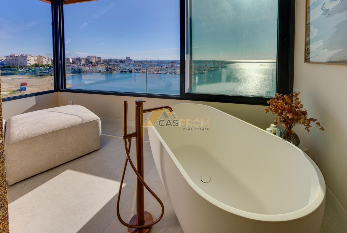 ODNOWIONY APARTAMENT PRZY PLAŻY Z WIDOKIEM NA MORZE W TORREVIEJA ACEQUION