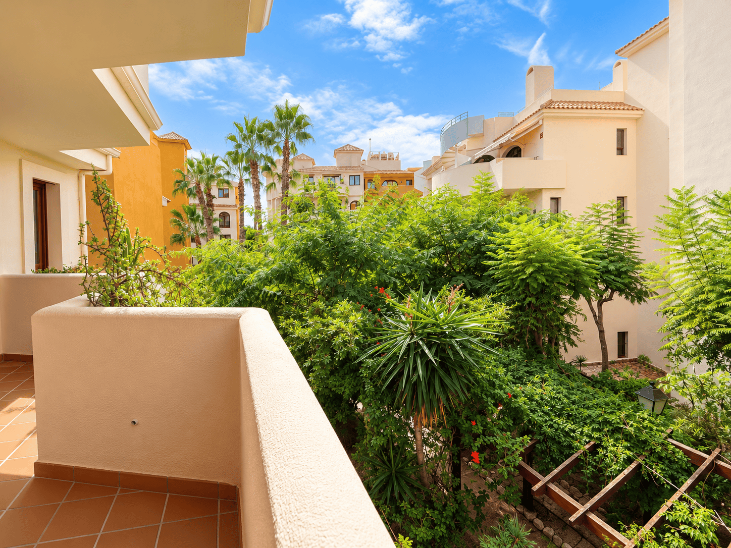 PRZESTRONNY APARTAMENT W PANORAMA PARK, ZALEDWIE 250 M OD PLAŻY W PUNTA PRIMA