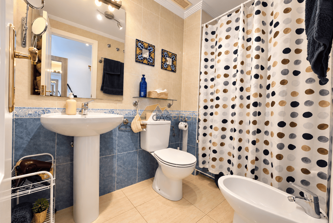 PRZESTRONNY APARTAMENT Z WIDOKIEM NA MORZE I LAS SOSNOWY W DEHESA DE CAMPOAMOR 