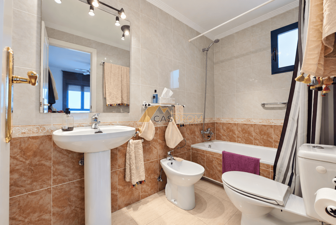 PRZESTRONNY APARTAMENT Z WIDOKIEM NA MORZE I LAS SOSNOWY W DEHESA DE CAMPOAMOR 