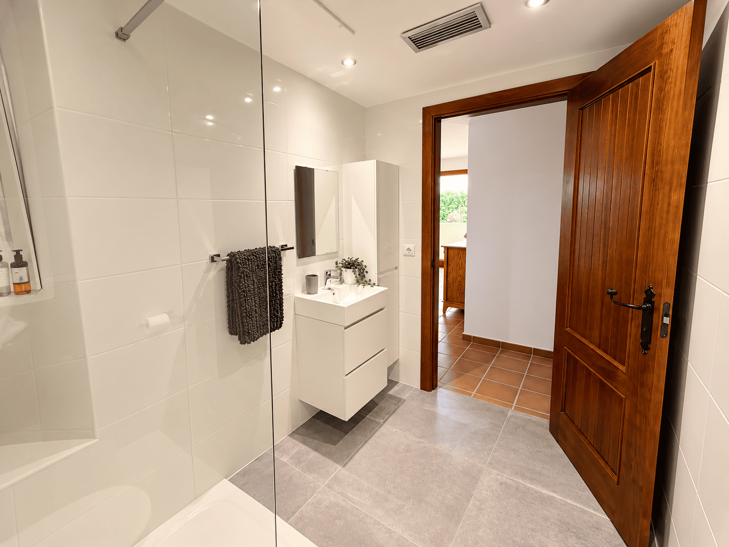 PRZESTRONNY APARTAMENT W PANORAMA PARK, ZALEDWIE 250 M OD PLAŻY W PUNTA PRIMA