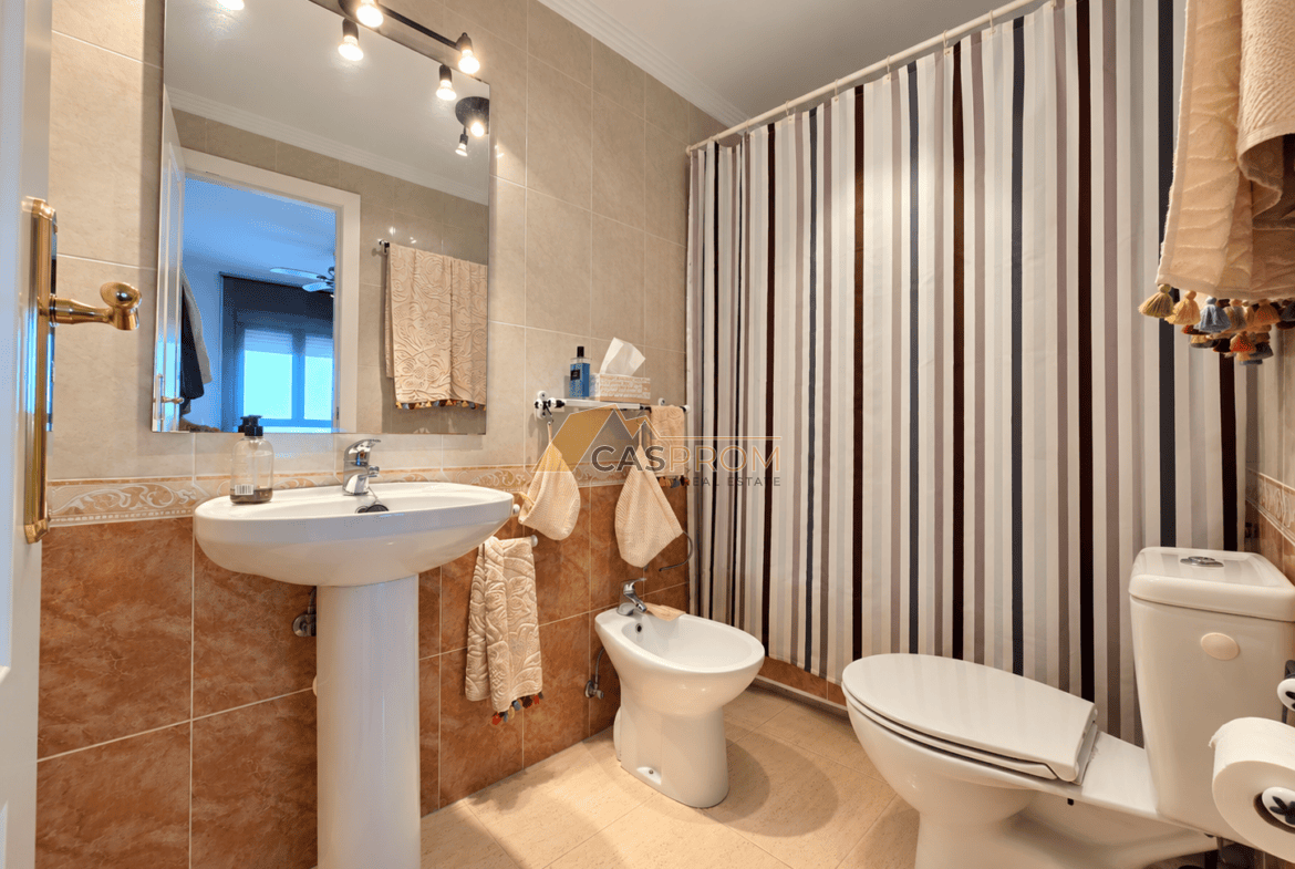 PRZESTRONNY APARTAMENT Z WIDOKIEM NA MORZE I LAS SOSNOWY W DEHESA DE CAMPOAMOR 