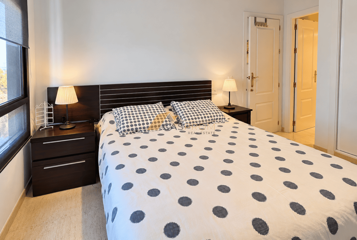 PRZESTRONNY APARTAMENT Z WIDOKIEM NA MORZE I LAS SOSNOWY W DEHESA DE CAMPOAMOR 